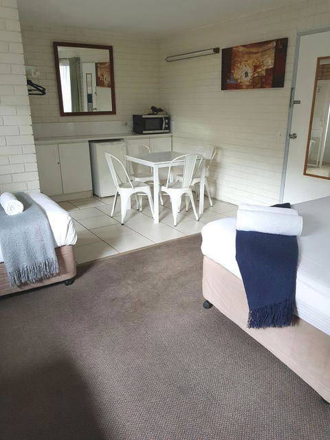 Twin Pines Motel - Accommodation China 8