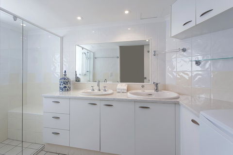 Noosa Shores Resort - Accommodation Asia 8