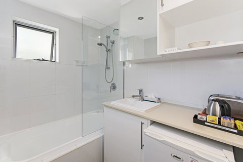 Redvue Holiday Apartments - Accommodation Asia 26