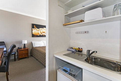 Redvue Holiday Apartments - Accommodation Asia 25