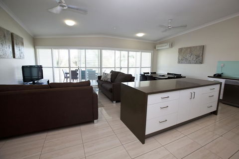 Mariners North Holiday Apartments - Accommodation Asia 28