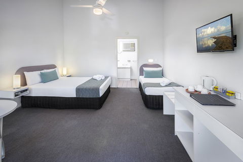 The Beach Motel Hervey Bay - Accommodation Guide 12