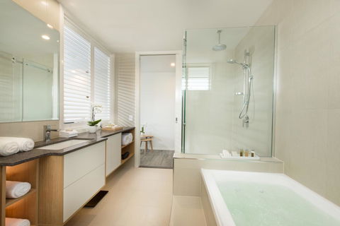 Heart Hotel And Gallery Whitsundays - Accommodation Asia 1