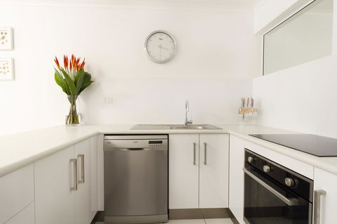 The White House Port Douglas - Accommodation Guide 10