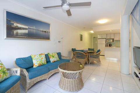 The White House Port Douglas - Accommodation Guide 24