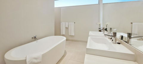 Pool Resort Port Douglas - Accommodation Guide 27