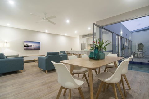 Pool Resort Port Douglas - Accommodation Guide 37