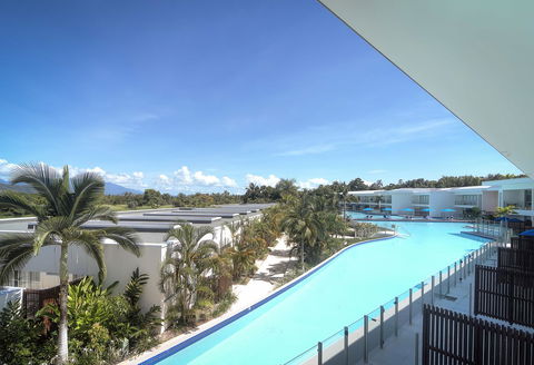 Pool Resort Port Douglas - Accommodation Guide 11