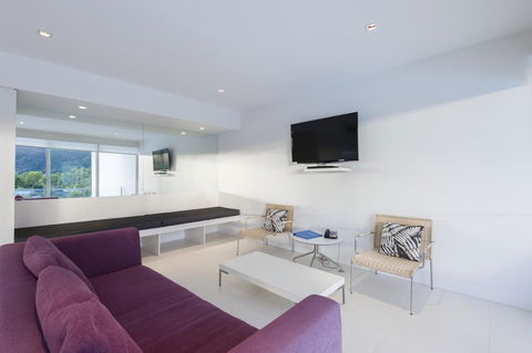 Pool Resort Port Douglas - Accommodation Guide 15