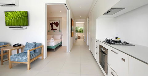 Pool Resort Port Douglas - Accommodation Guide 14