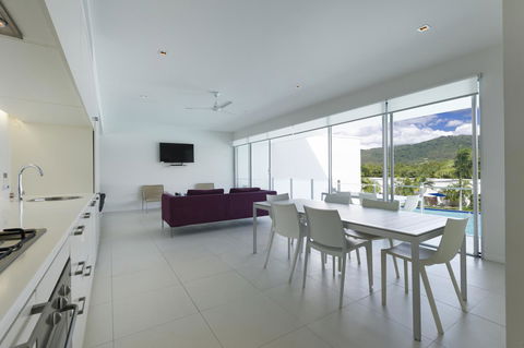 Pool Resort Port Douglas - Accommodation Guide 20