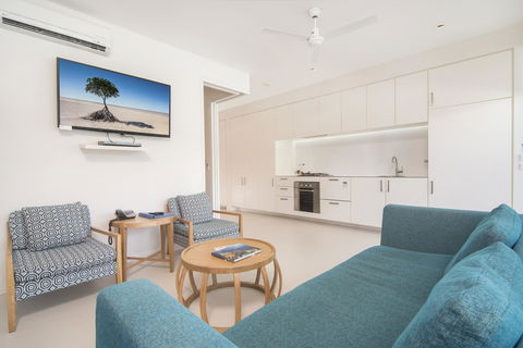 Pool Resort Port Douglas - Accommodation Guide 7