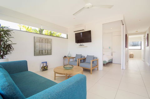 Pool Resort Port Douglas - Accommodation Guide 12