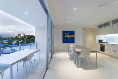 Pool Resort Port Douglas - Accommodation Guide 16