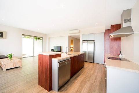 Whitsunday Reflections - Accommodation Asia 6