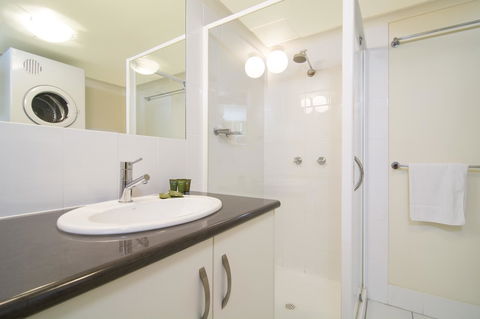 The Port Douglas Queenslander - Accommodation Guide 10