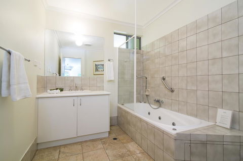 The Port Douglas Queenslander - Accommodation Guide 13