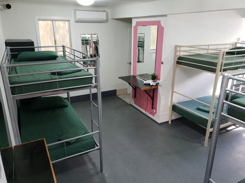 Backpackers In Paradise 18-35 Hostel - Accommodation China 10
