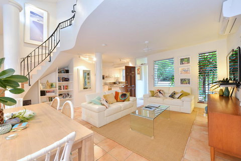 [ ANDY'S BEACH HOUSE ] - Accommodation Guide 13