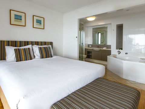 Shorelines - Accommodation Asia 41