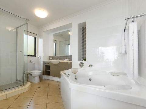 Shorelines - Accommodation Asia 40