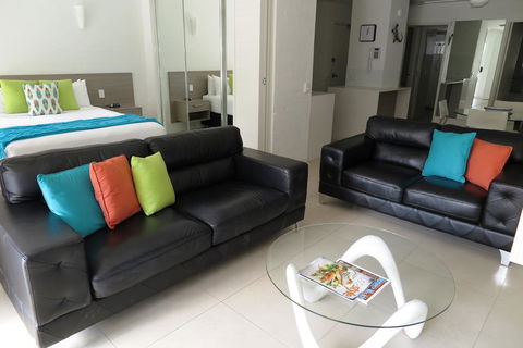 Saks On Hastings - Accommodation Asia 21