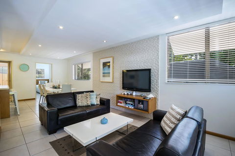 Saks On Hastings - Accommodation Asia 32
