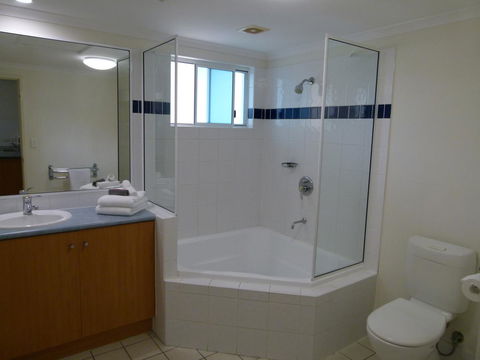 Madison Ocean Breeze Apartments - Accommodation Asia 34