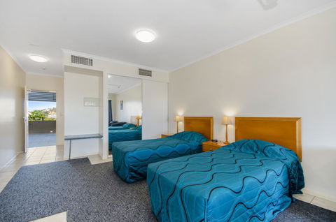 Madison Ocean Breeze Apartments - Accommodation Asia 10