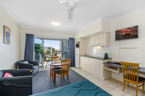 Madison Ocean Breeze Apartments - Accommodation Asia 11