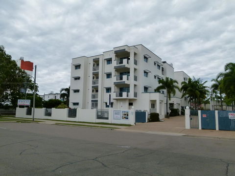 Madison Ocean Breeze Apartments - Accommodation Asia 6