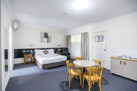 Emerald Maraboon Motor Inn - Accommodation Asia 26