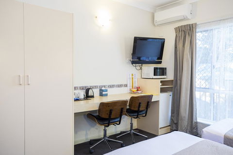 Emerald Maraboon Motor Inn - Accommodation Asia 43