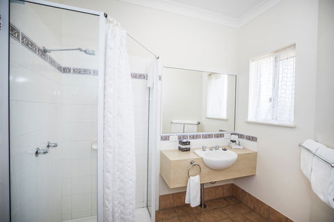 Emerald Maraboon Motor Inn - Accommodation Asia 42