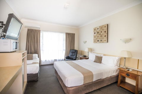 Emerald Maraboon Motor Inn - Accommodation Asia 40