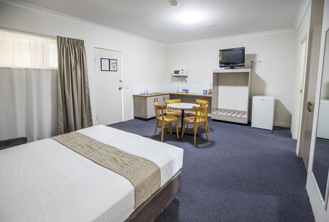 Emerald Maraboon Motor Inn - Accommodation Asia 28