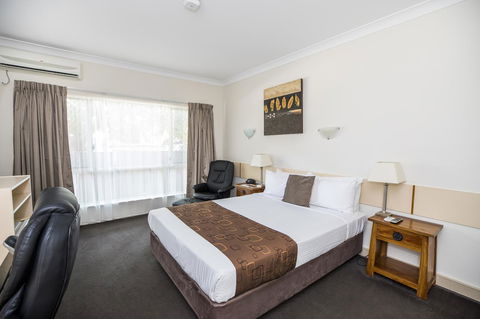 Emerald Maraboon Motor Inn - Accommodation Asia 37