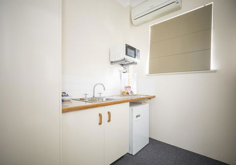 Emerald Maraboon Motor Inn - Accommodation Asia 31