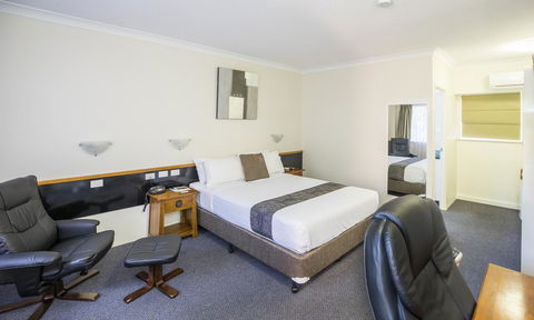 Emerald Maraboon Motor Inn - Accommodation Asia 23
