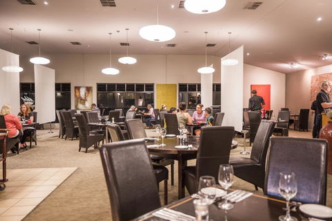 Emerald Maraboon Motor Inn - Accommodation Asia 14