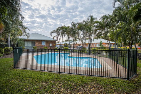 Emerald Maraboon Motor Inn - Accommodation Asia 11