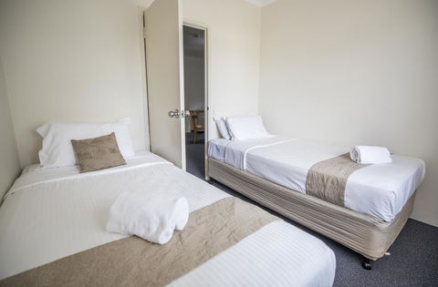 Emerald Maraboon Motor Inn - Accommodation Asia 27