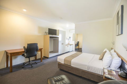 Emerald Maraboon Motor Inn - Accommodation Asia 32