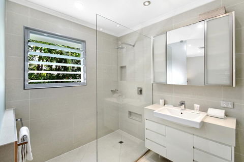 Allambi - Accommodation Asia 6