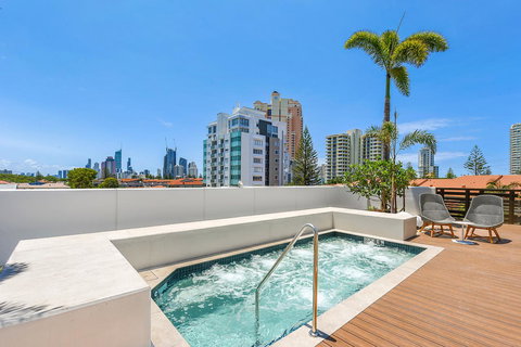 Qube Broadbeach - Accommodation China 28