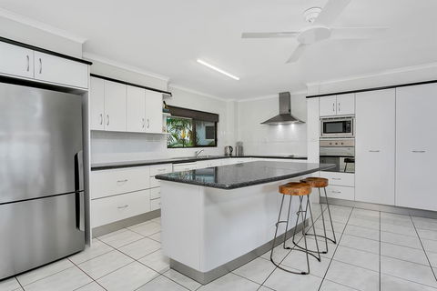 Roydon Beachfront Apartments - Accommodation China 25