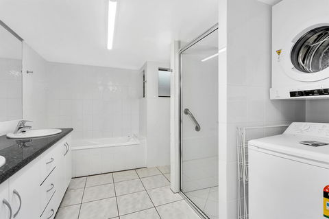 Roydon Beachfront Apartments - Accommodation China 24