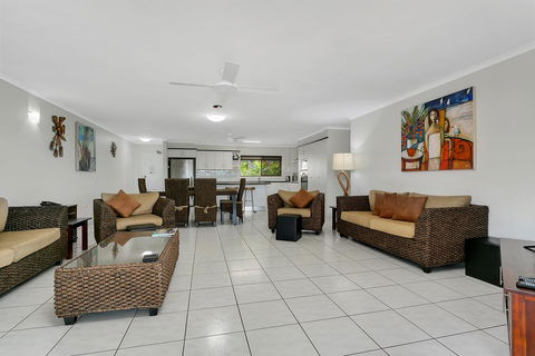 Roydon Beachfront Apartments - Accommodation China 1