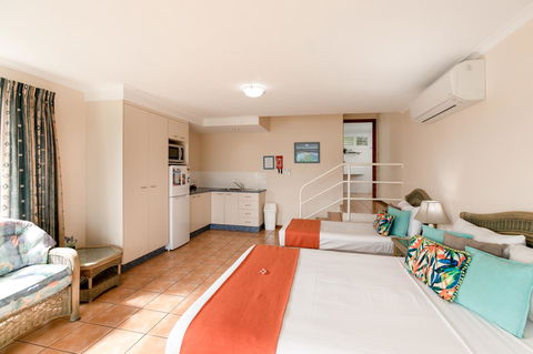 Sunlit Waters Studio Apartments - Accommodation Asia 41