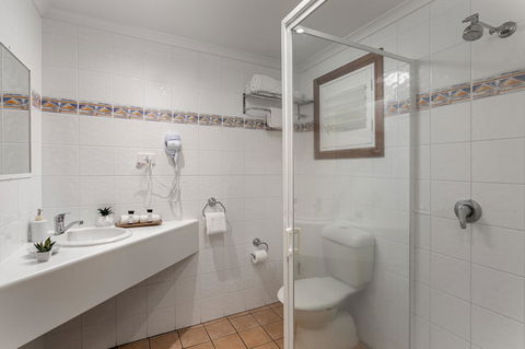 Sunlit Waters Studio Apartments - Accommodation Asia 11